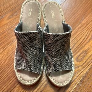 TOMS Women's Espadrille Majorca Wedge Sandals - Black Snake Print